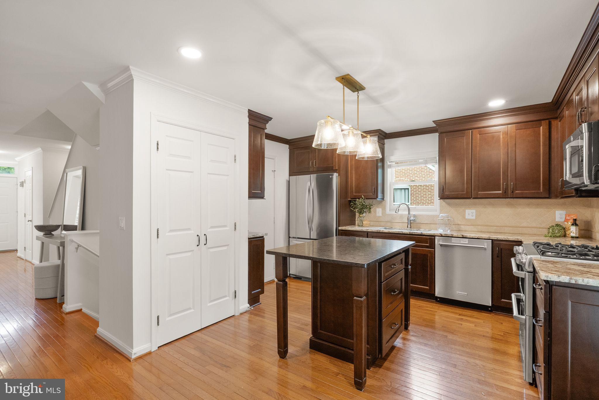 12056 Edgemere Circle Reston, VA 20190 - Photo 23 of 64