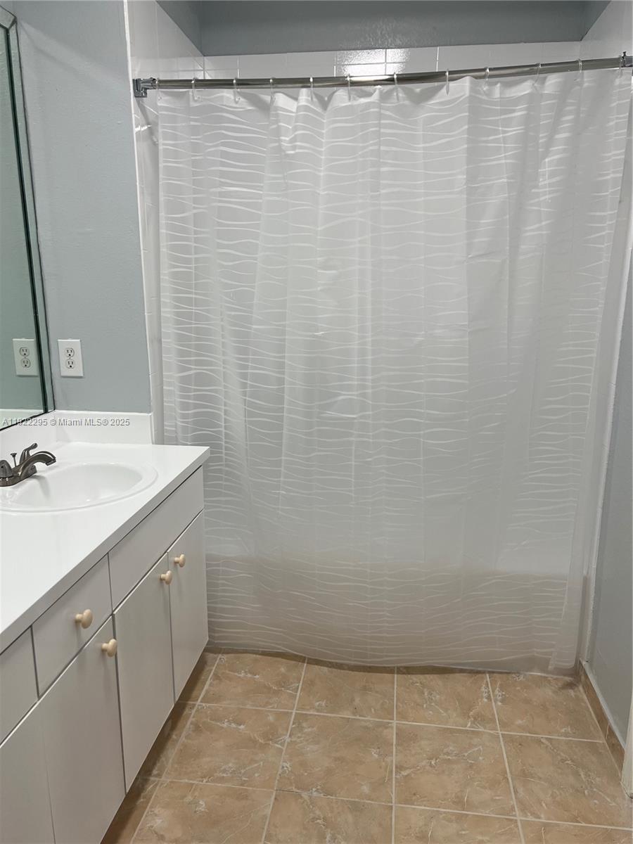 27510 Southwest 138th Path Homestead, FL 33032 - Photo 20 of 35 a bathroom with a sink and a mirror