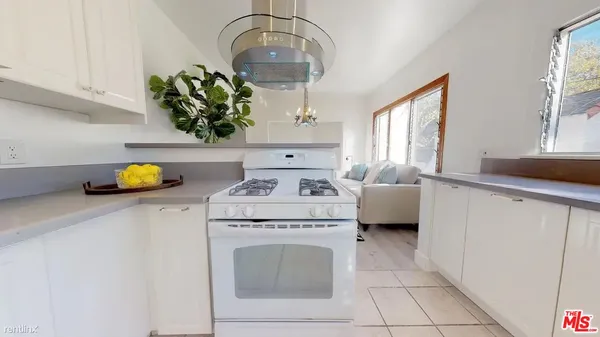 $3,950 | 245 South Swall Drive, Beverly Hills, CA 90211
