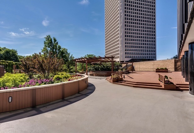 5415 North Sheridan Road, Unit 4506 Chicago, IL 60640 - Photo 10 of 13 a view of outdoor space with seating