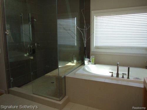 5560 Hosner Road Oxford, MI 48370 - Photo 12 of 23 Master Bathroom