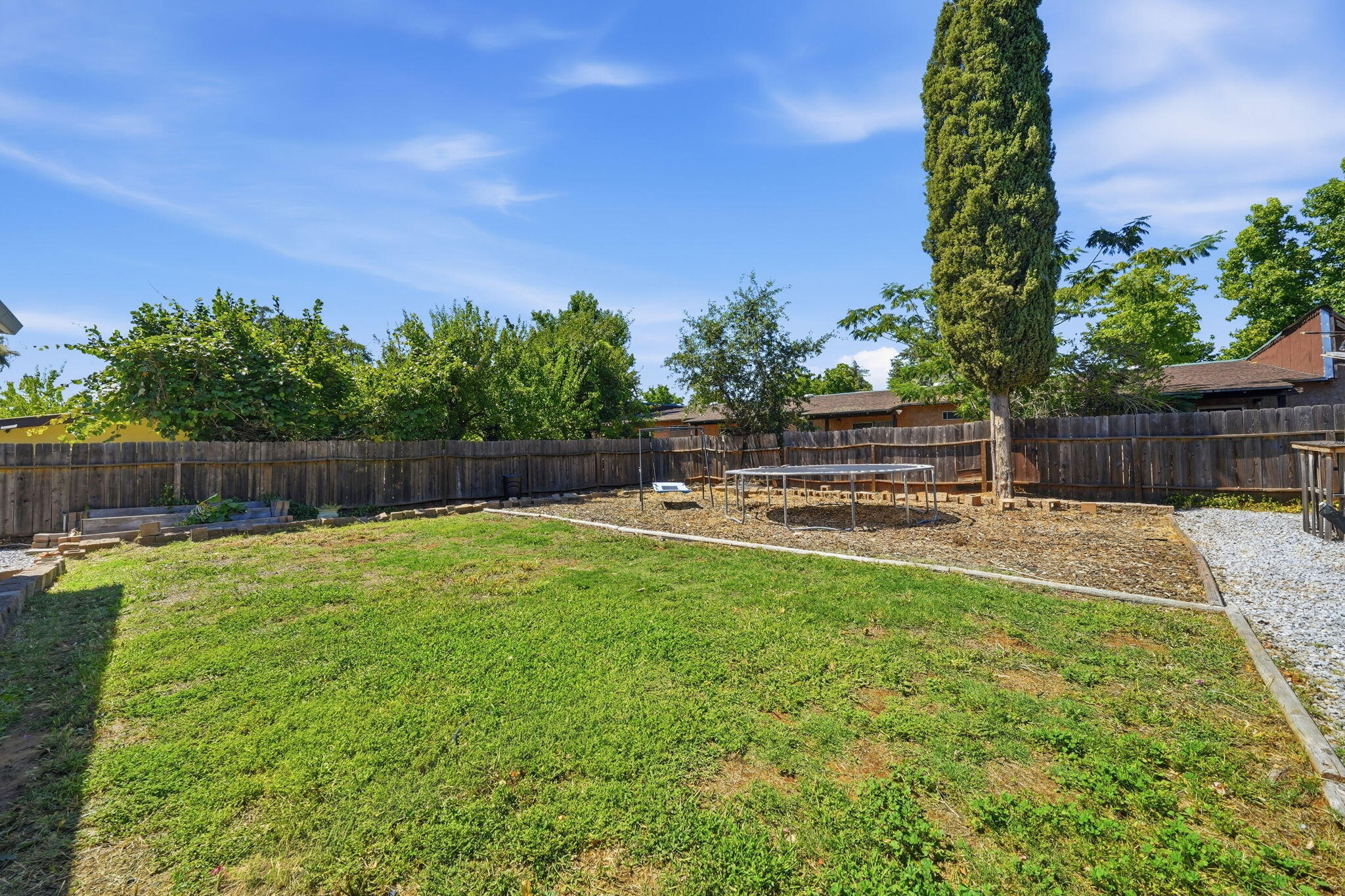 1082 Harpole Road Redding, CA 96002 - Photo 26 of 38 Yard