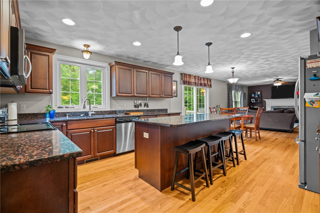 321 River Road Lincoln, RI 02865 - Photo 4 of 48