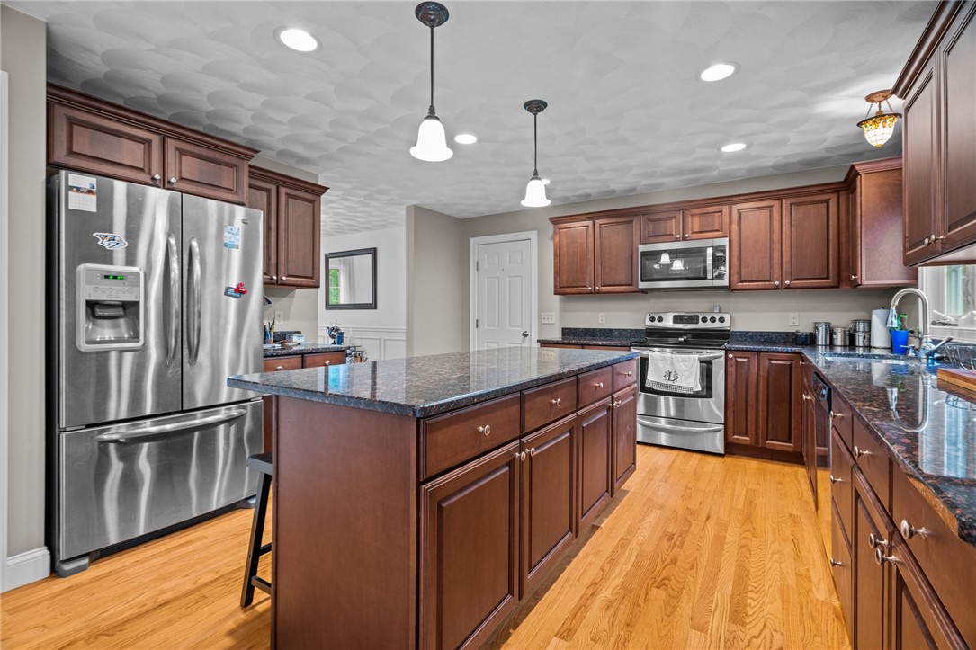321 River Road Lincoln, RI 02865 - Photo 6 of 48