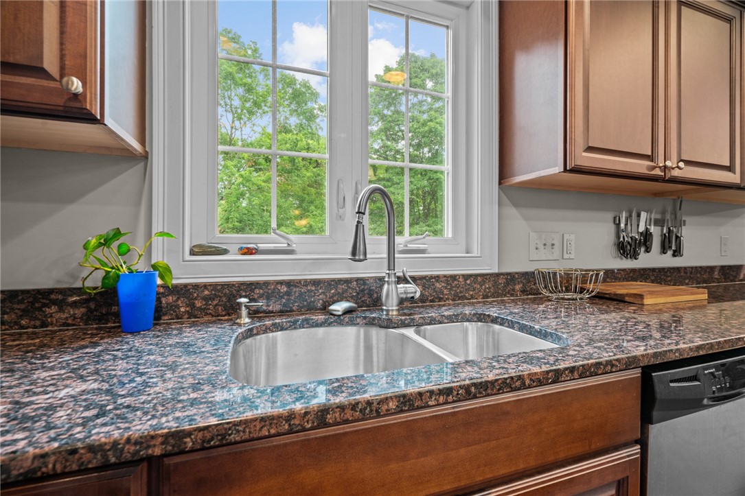 321 River Road Lincoln, RI 02865 - Photo 7 of 48