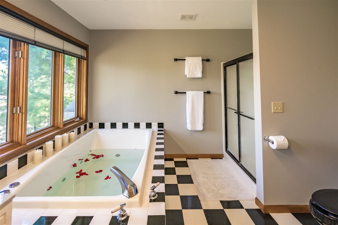 976 Tranquil Point Road Traverse City, MI 49696 - Photo 25 of 33 1867612-24.JPG