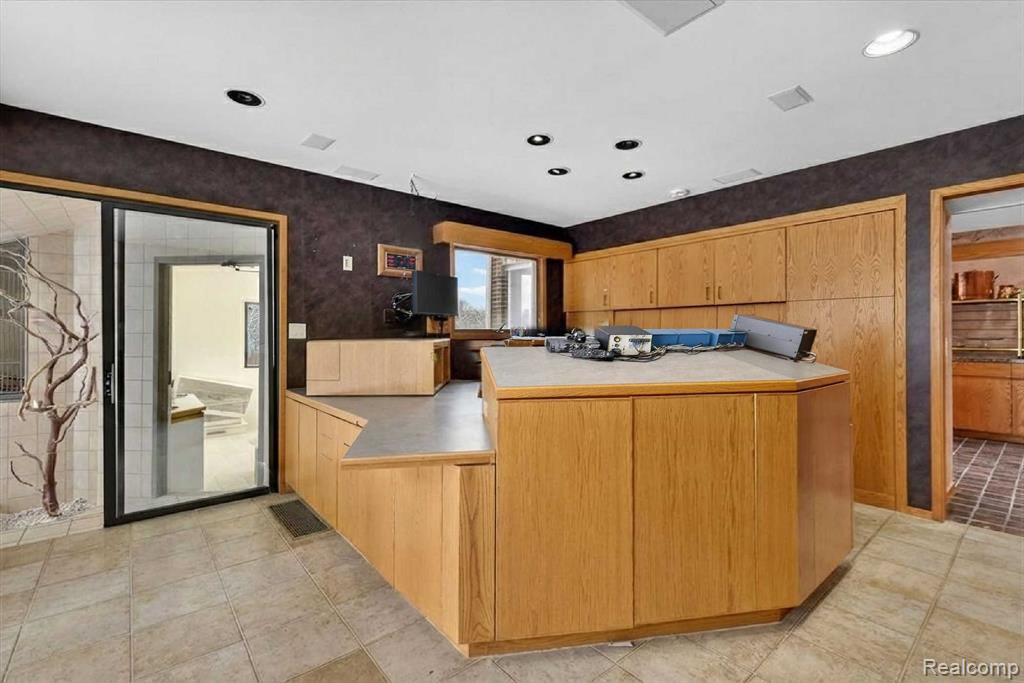 2551 Patterson Lake Road Pinckney, MI 48169 - Photo 33 of 95