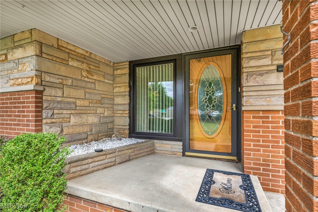 6321 Crossview Road Seven Hills, OH 44131 - Photo 4 of 49