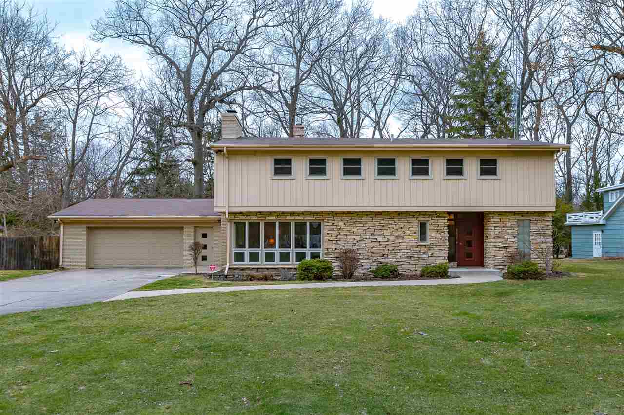 1221 Ridgedale Road South Bend, IN 46614 - Photo 1 of 36 Gallery Image 1