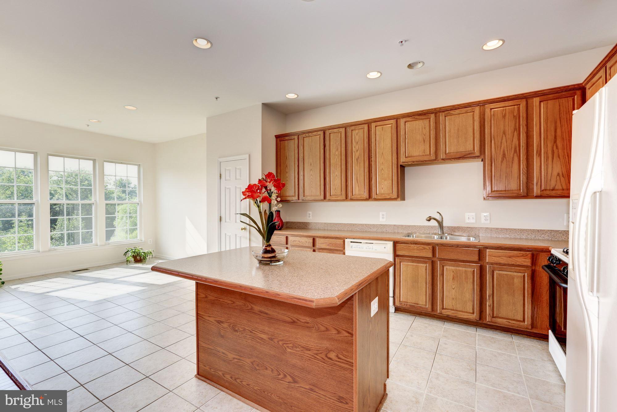71 Inkberry Circle Gaithersburg, MD 20877 - Photo 8 of 30 Kitchen