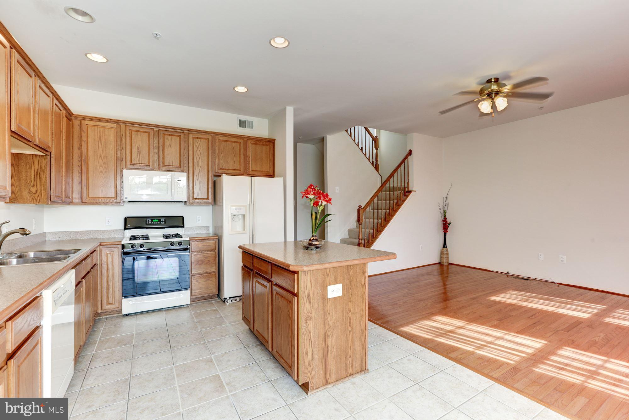 71 Inkberry Circle Gaithersburg, MD 20877 - Photo 9 of 30 Kitchen