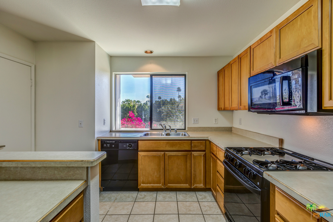 100 East Stevens Road, Unit 513 Palm Springs, CA 92262 - Photo 10 of 39 a kitchen with a stove and a sink
