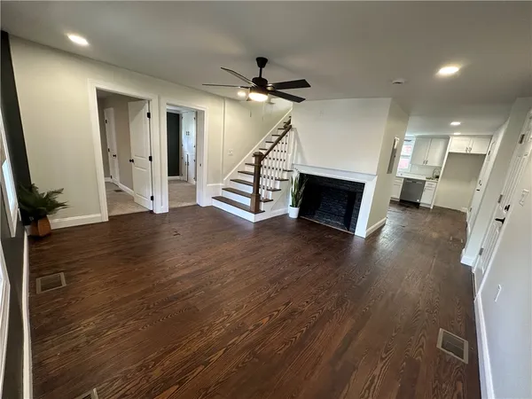 $2,700 | 1185 Putnam Pike, Unit A, Glocester, RI 02814