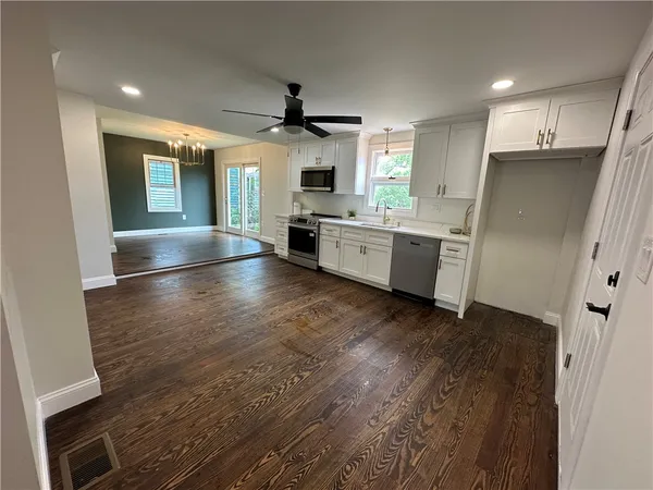 $2,700 | 1185 Putnam Pike, Unit A, Glocester, RI 02814