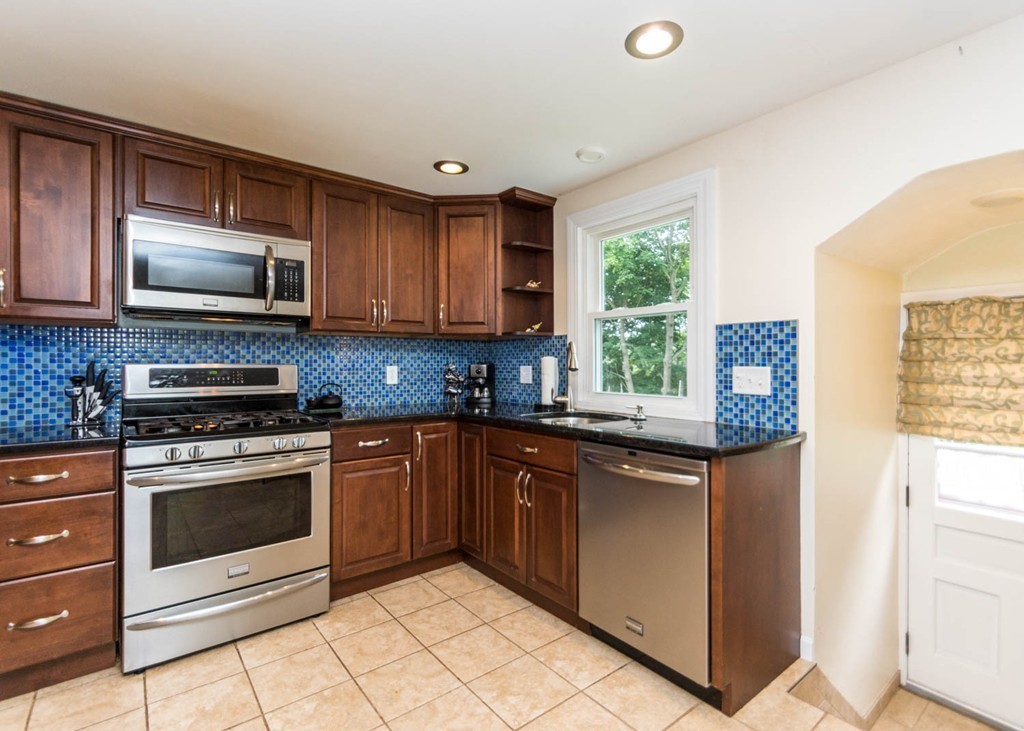 1369 Trapelo Road Waltham, MA 02451 - Photo 6 of 30