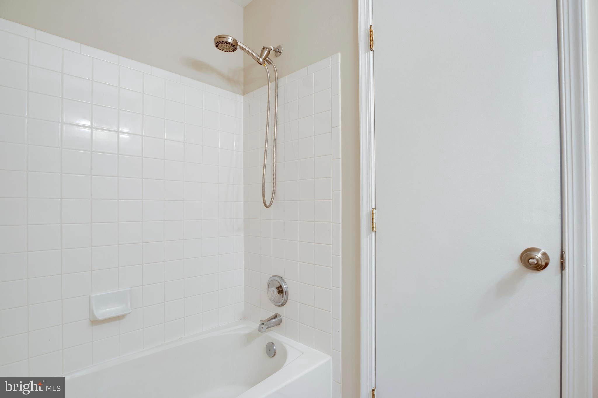 14113 Asher View Centreville, VA 20121 - Photo 28 of 47 a bathroom with a bathtub
