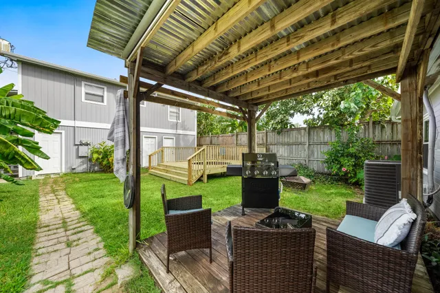 $1,800 | 3330 Avenue O 1/2, Galveston, TX 77550