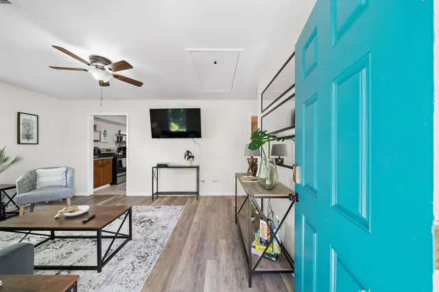 $1,800 | 3330 Avenue O 1/2, Galveston, TX 77550