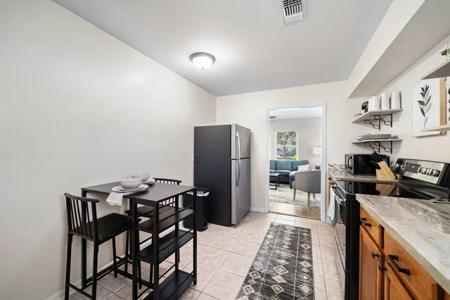 $1,800 | 3330 Avenue O 1/2, Galveston, TX 77550