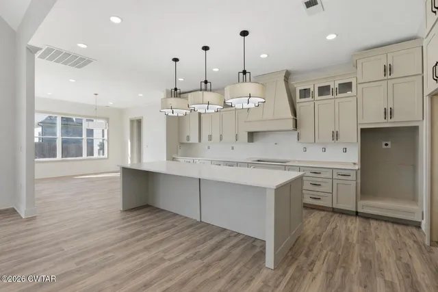 $699,900 | 7 Scenic Lk Cove, Jackson, TN 38305