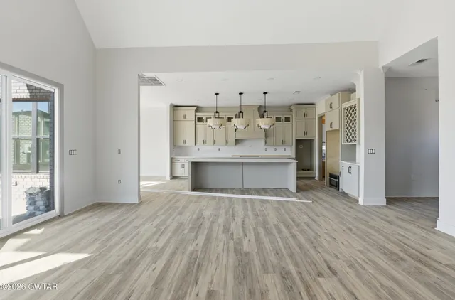 $699,900 | 7 Scenic Lk Cove, Jackson, TN 38305