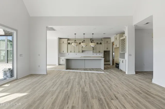 $699,900 | 7 Scenic Lk Cove, Jackson, TN 38305