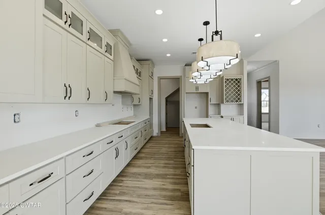 $699,900 | 7 Scenic Lk Cove, Jackson, TN 38305