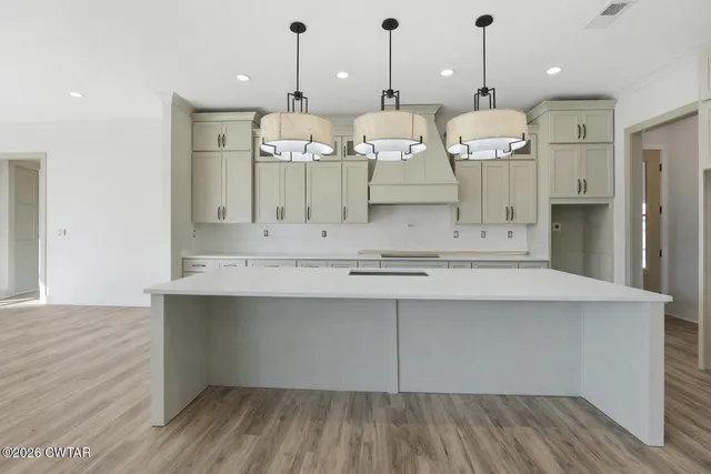 $699,900 | 7 Scenic Lk Cove, Jackson, TN 38305