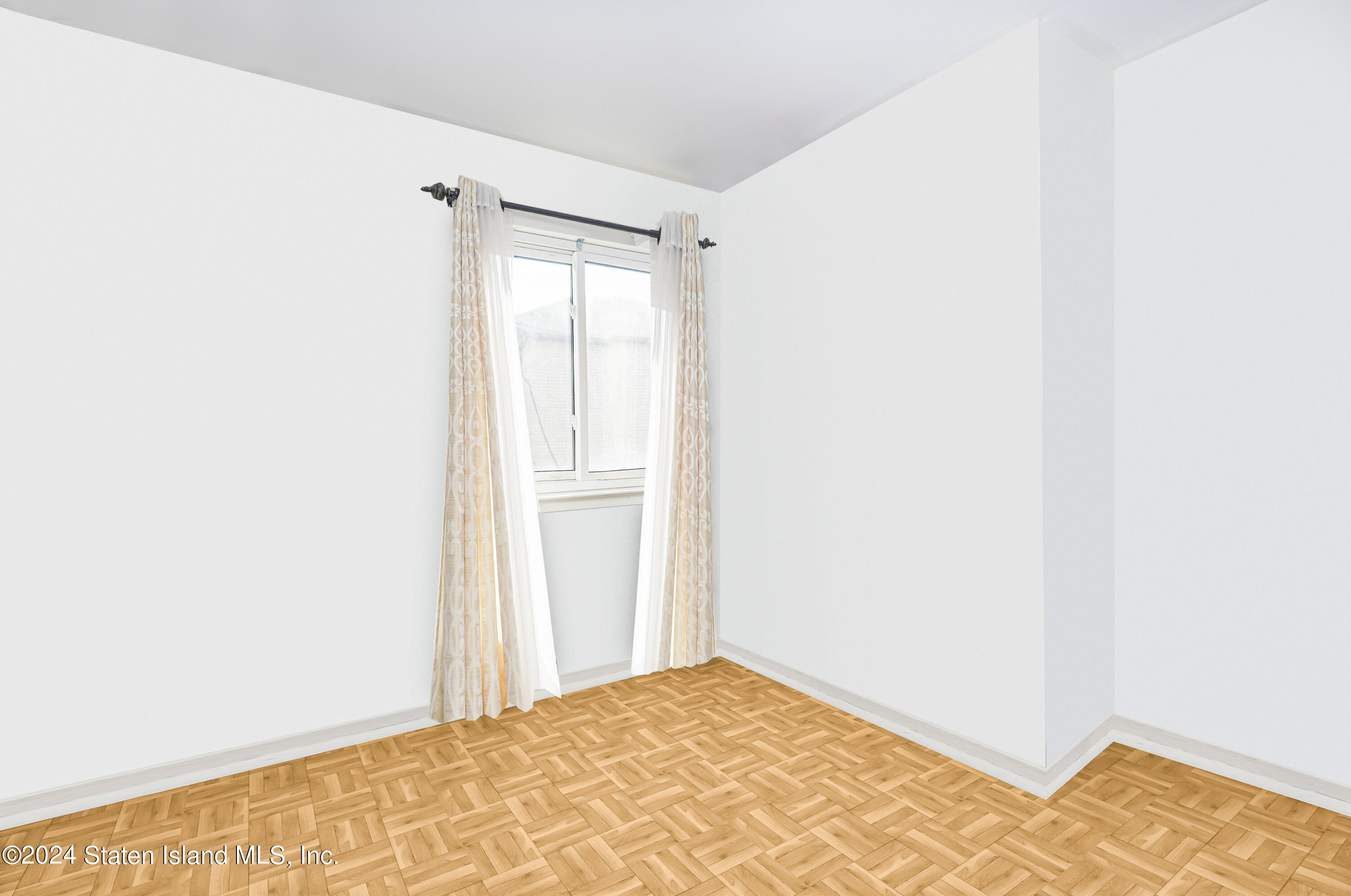 10 Gregory Lane Staten Island, NY 10314 - Photo 11 of 17 Photo Jul 09 2024, 8 16 39 PM