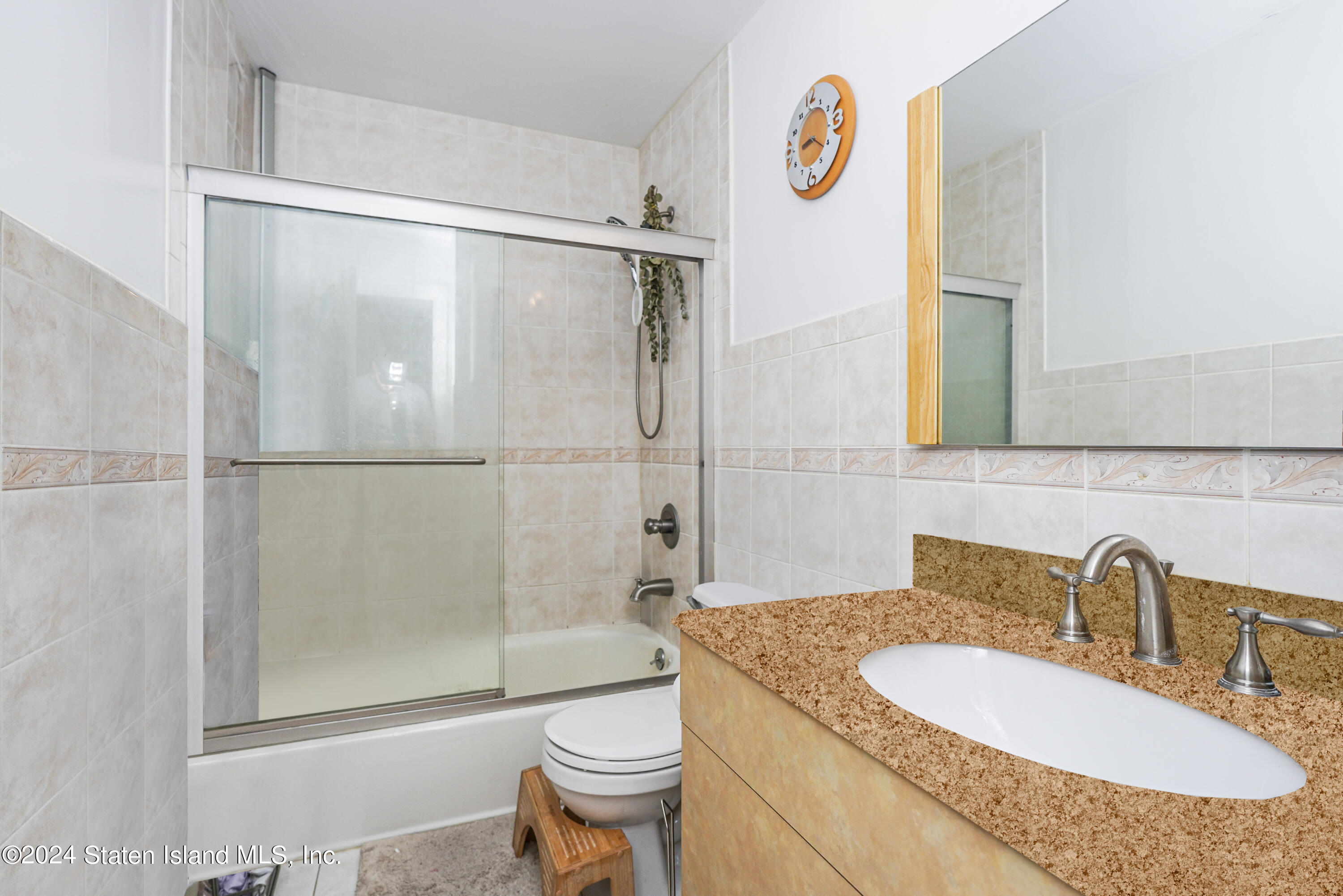 10 Gregory Lane Staten Island, NY 10314 - Photo 12 of 17 Photo Jul 09 2024, 8 16 58 PM