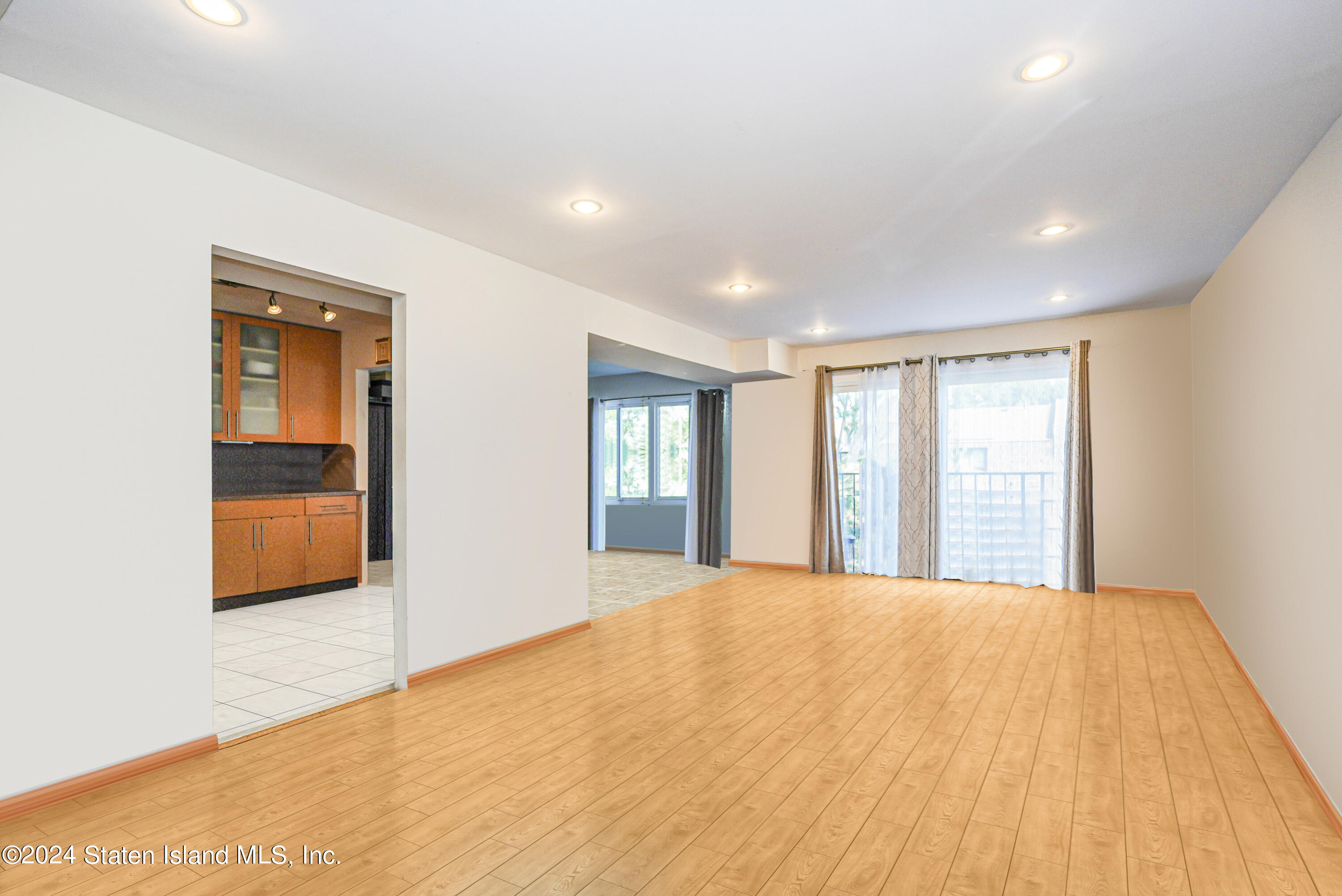 10 Gregory Lane Staten Island, NY 10314 - Photo 15 of 17 Photo Jul 09 2024, 8 18 45 PM