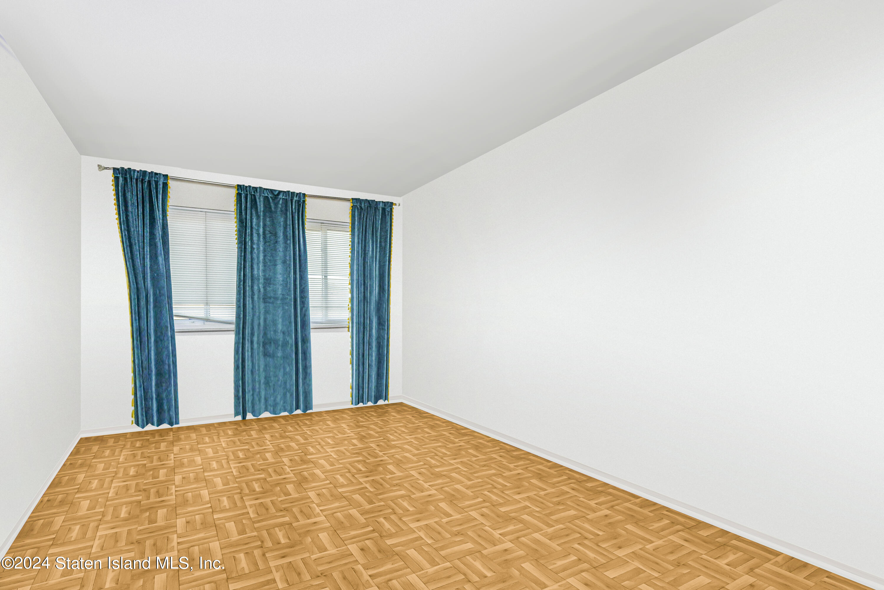 10 Gregory Lane Staten Island, NY 10314 - Photo 9 of 17 Photo Jul 09 2024, 8 16 00 PM