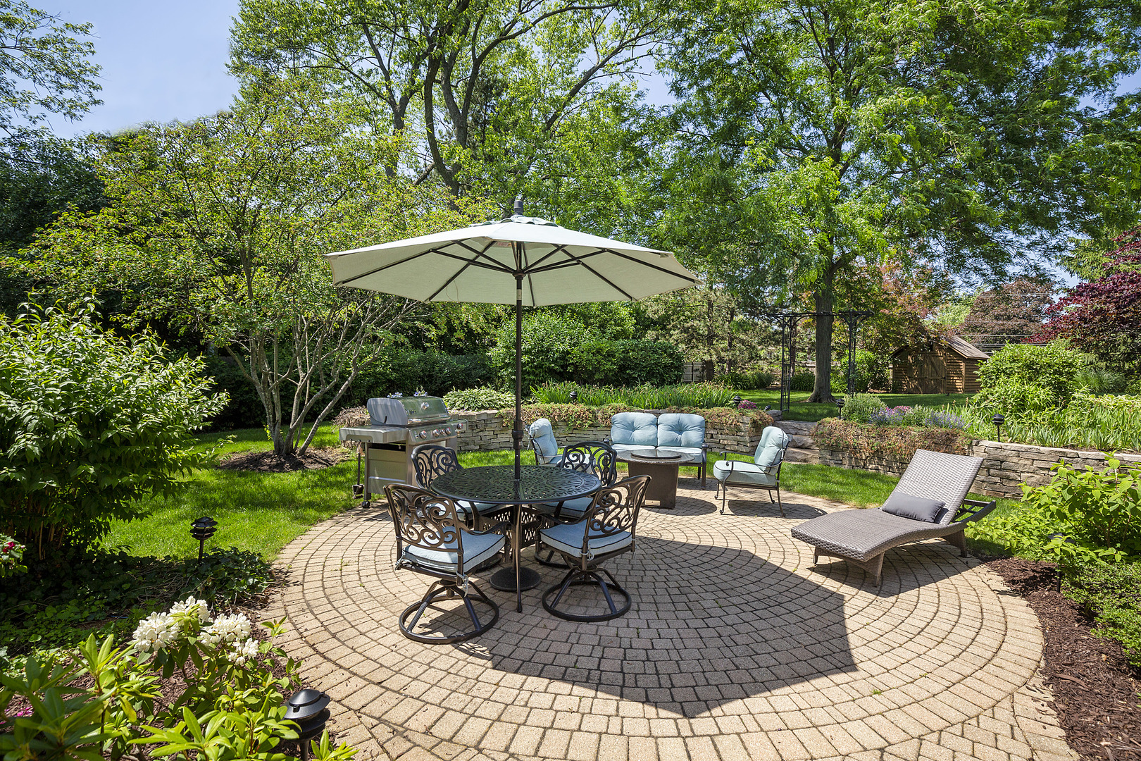 2040 Maplewood Road Northbrook, IL 60062 - Photo 23 of 30 a view of backyard with plants and outdoor seating