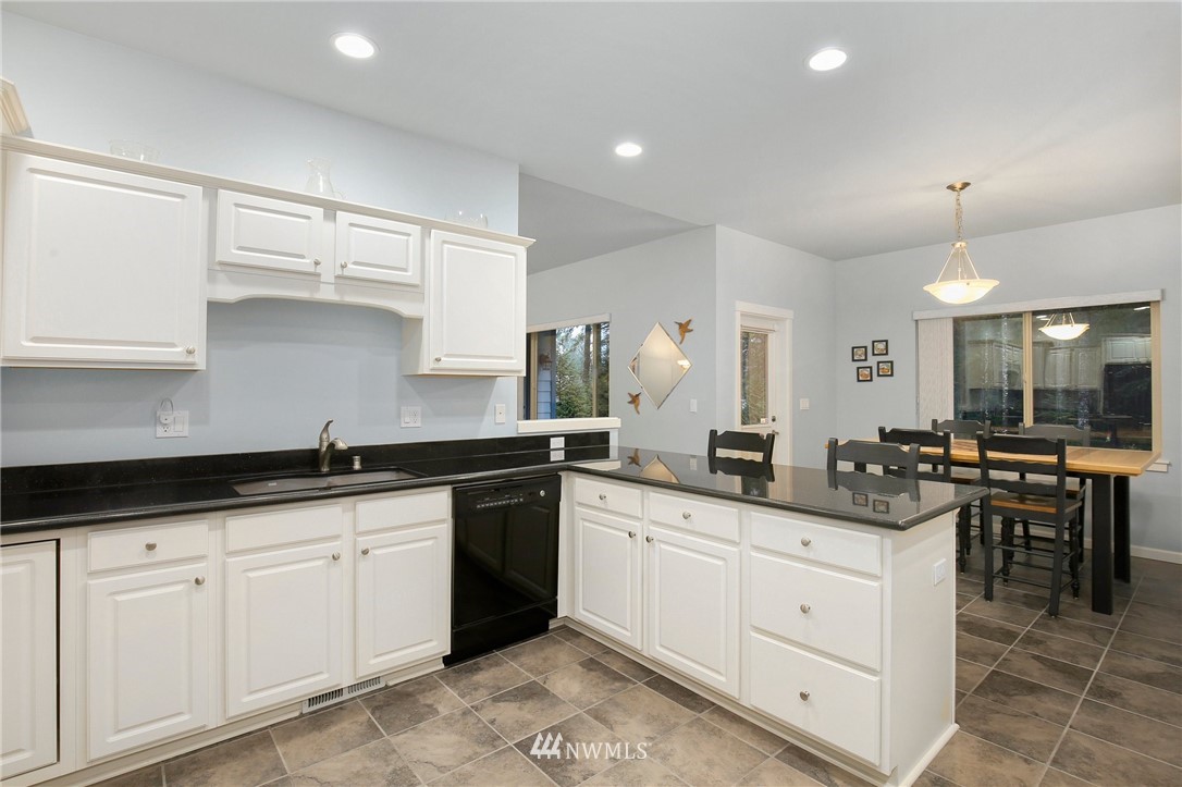 362 Southwest Ragle Court Port Orchard, WA 98367 - Photo 10 of 33 Gallery Image 10