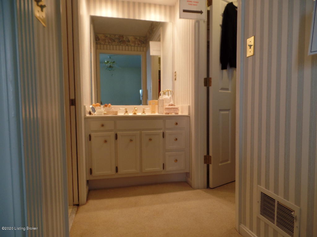 705 Farmingham Road Louisville, KY 40243 - Photo 21 of 29 SAM_2784