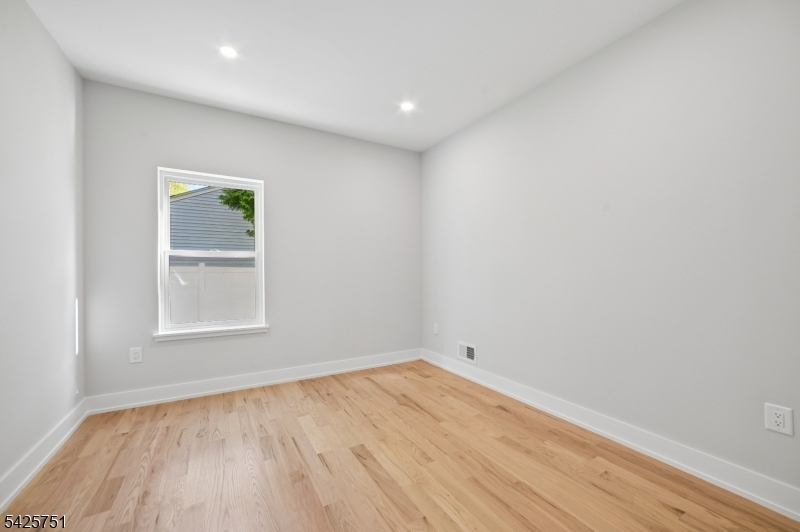 136 Irwin Street Springfield, NJ 07081 - Photo 18 of 38