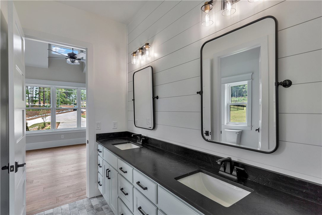 327 McAlister Road West Union, SC 29696 - Photo 21 of 45 Second Bath on Main