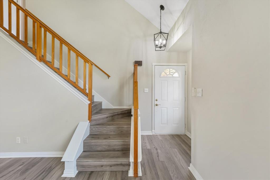 8 Hawthorne Circle Allen, TX 75002 - Photo 3 of 31