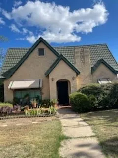 a view of a house with entertaining space