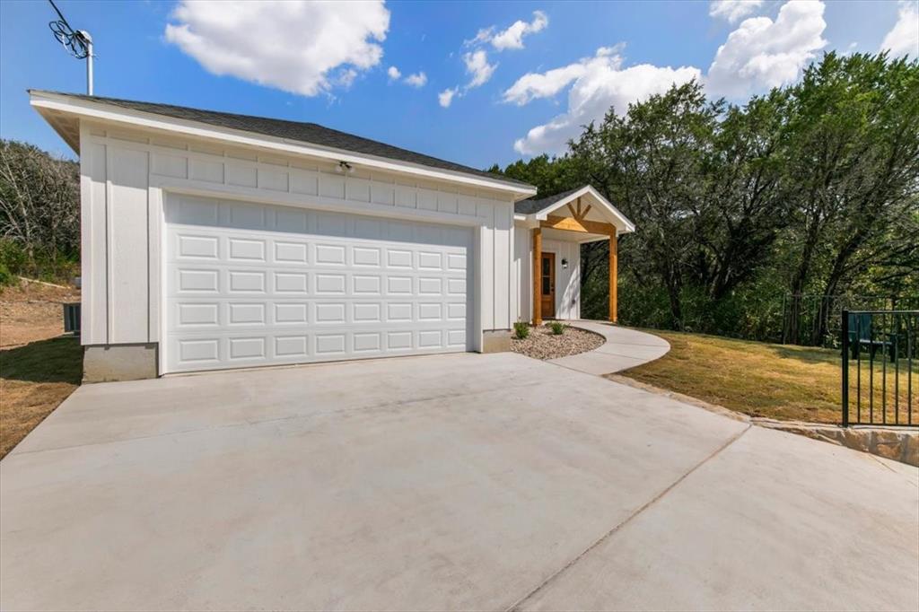 1001 Apache Ridge Road Granbury, TX 76048 - Photo 2 of 37 Gallery Image 2