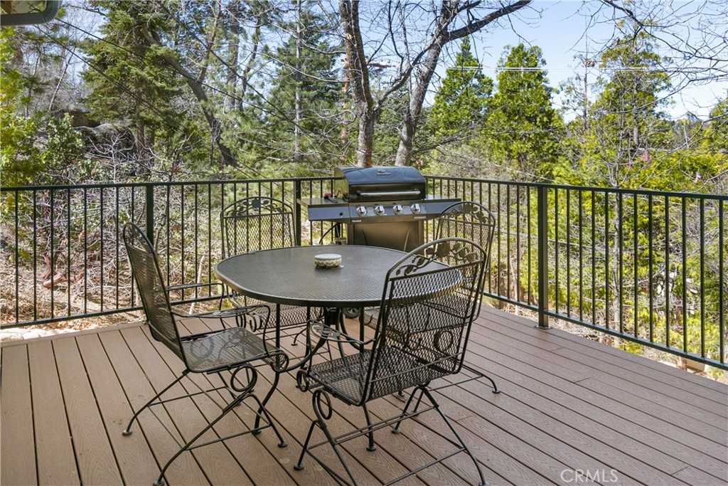 28916 North Shore Road Lake Arrowhead, CA 92352 - Photo 38 of 47