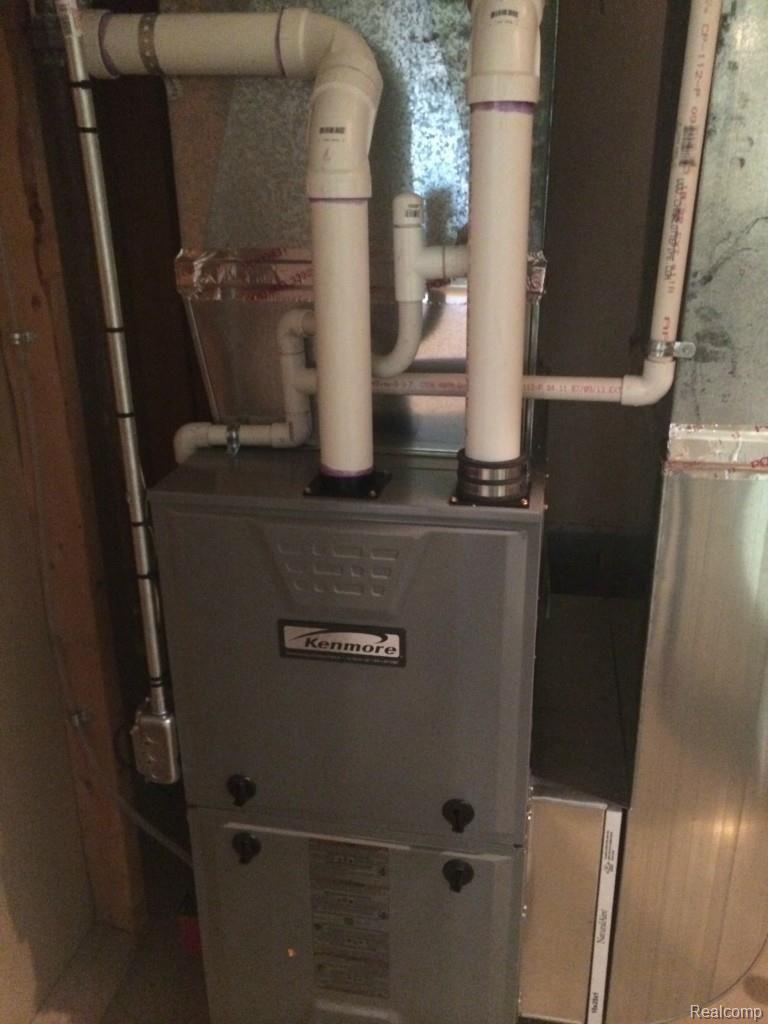 451 Whitney Drive Rochester, MI 48307 - Photo 15 of 26 14 Furnace.jpg