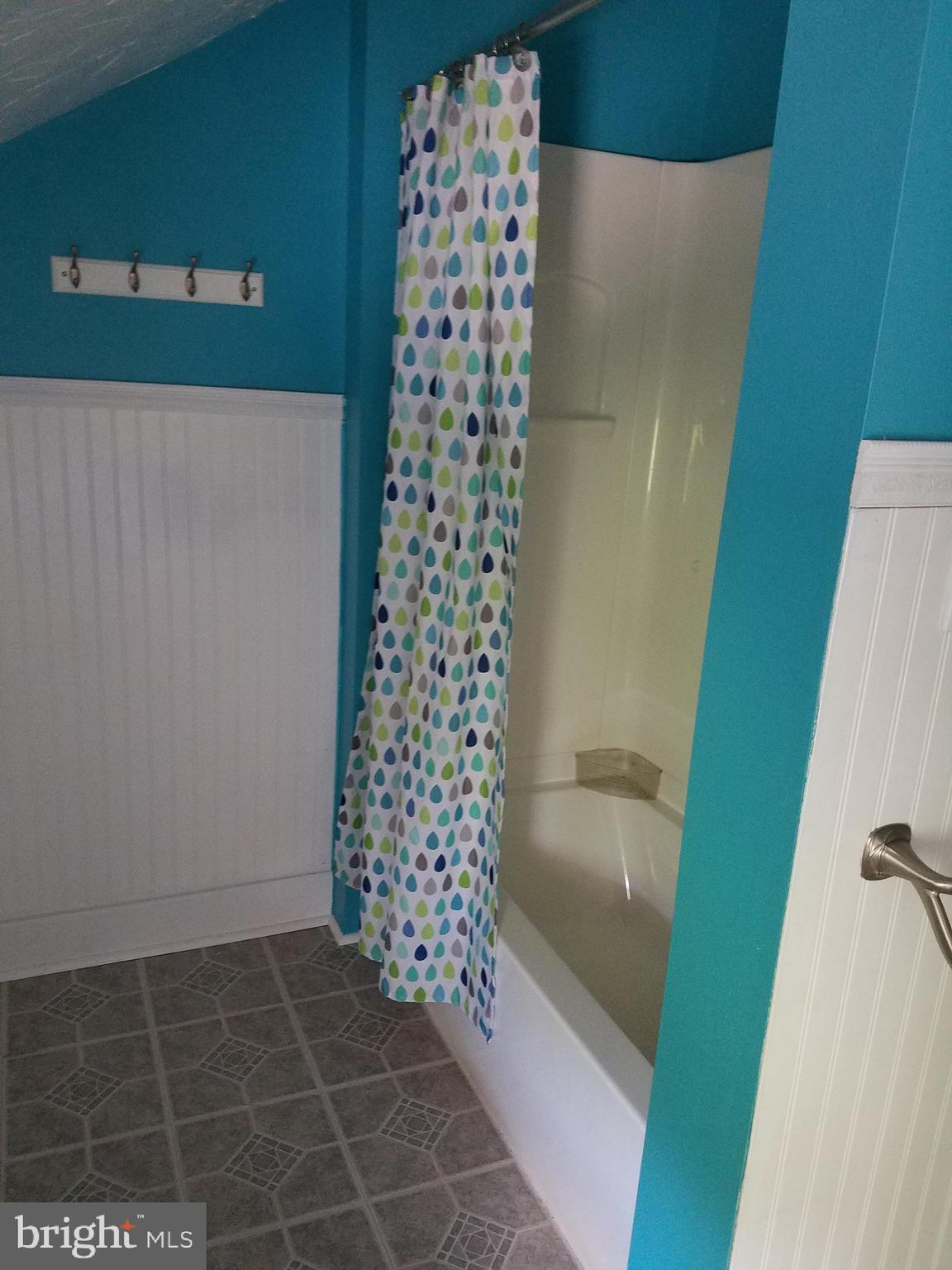 565-569 Trinity Road York, PA 17408 - Photo 54 of 95 2nd floor full bath