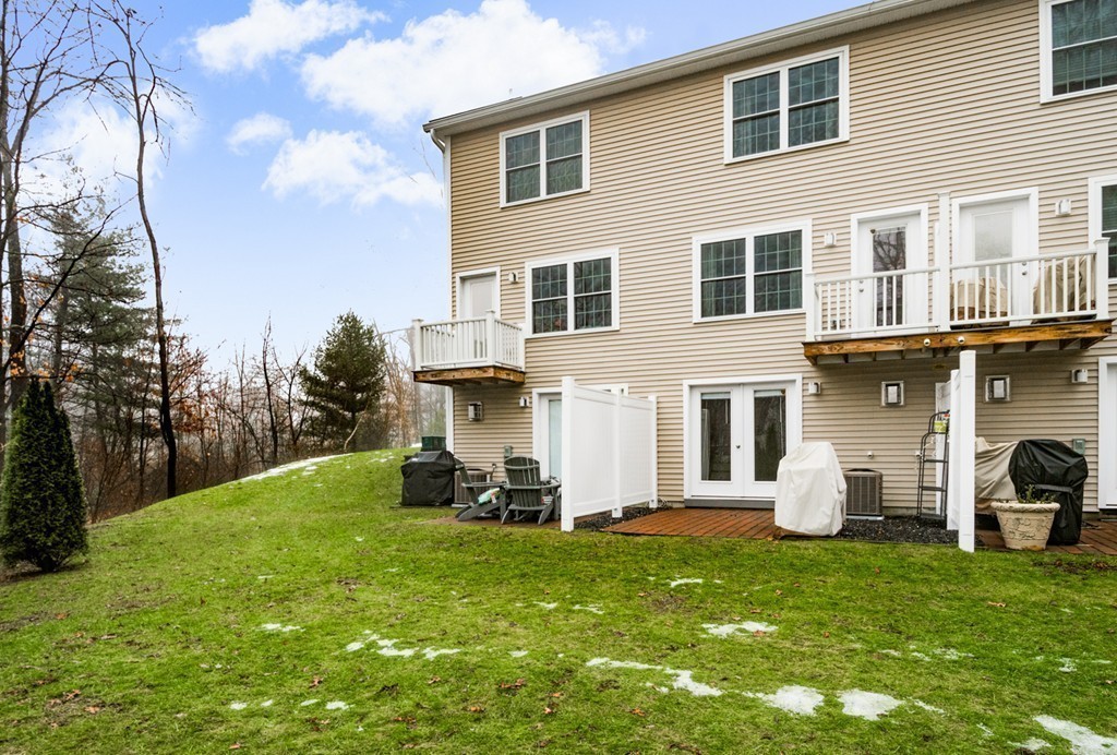 143 Broad Street, Unit 20 Hudson, MA 01749 - Photo 28 of 30 a view of a backyard of the house