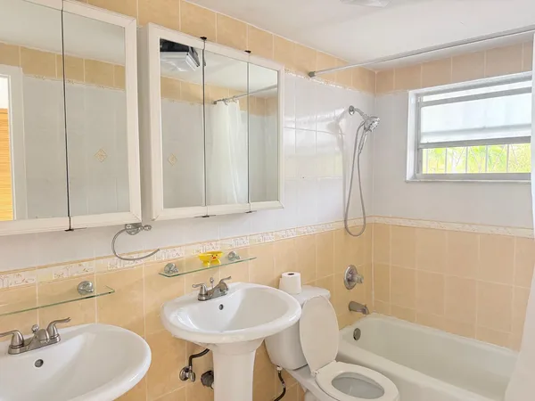 $270,000 | 1750 West 46th Street, Unit 222, Hialeah, FL 33012