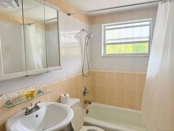 $270,000 | 1750 West 46th Street, Unit 222, Hialeah, FL 33012