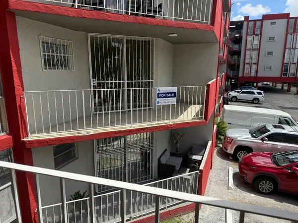 $270,000 | 1750 West 46th Street, Unit 222, Hialeah, FL 33012