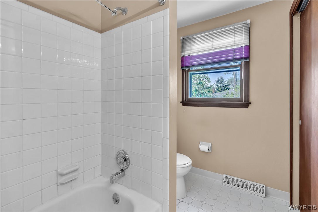 74 Heritage Road West Amherst, NY 14221 - Photo 29 of 42 Full Hall Bath