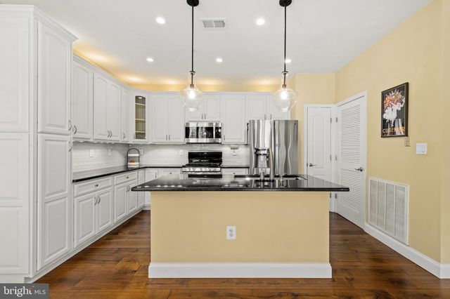 $540,000 | 5054 Donovan Drive, Unit 103, Alexandria, VA 22304