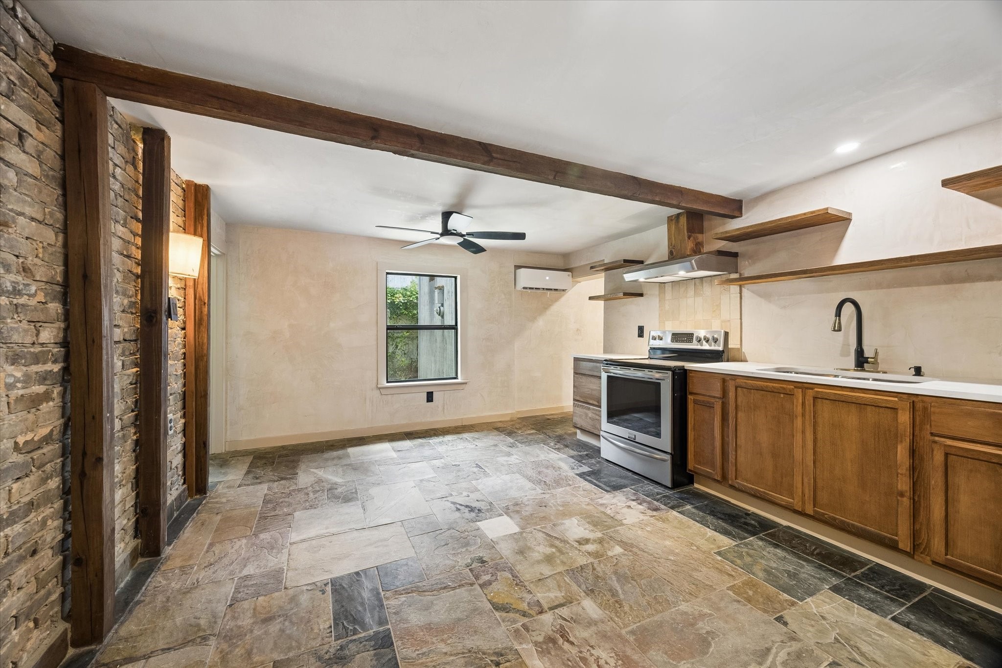 239 Westheimer Road Houston, TX 77006 - Photo 26 of 42 FIRST FLOOR APARTMENT - Just Renovated